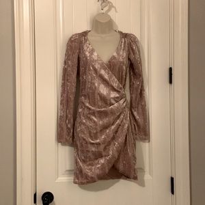 NWT mauve velvet long sleeve dress, size XS. Never worn. From Lulu’s.